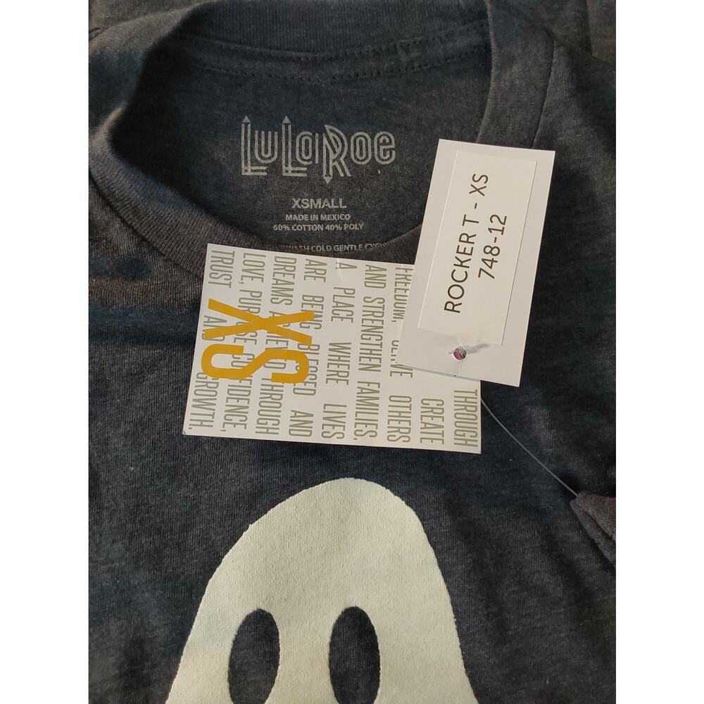 LuLaRoe Rocker T XS Gray Ghost Holding Flowers T-Shirt #L222 - Picture 6 of 6